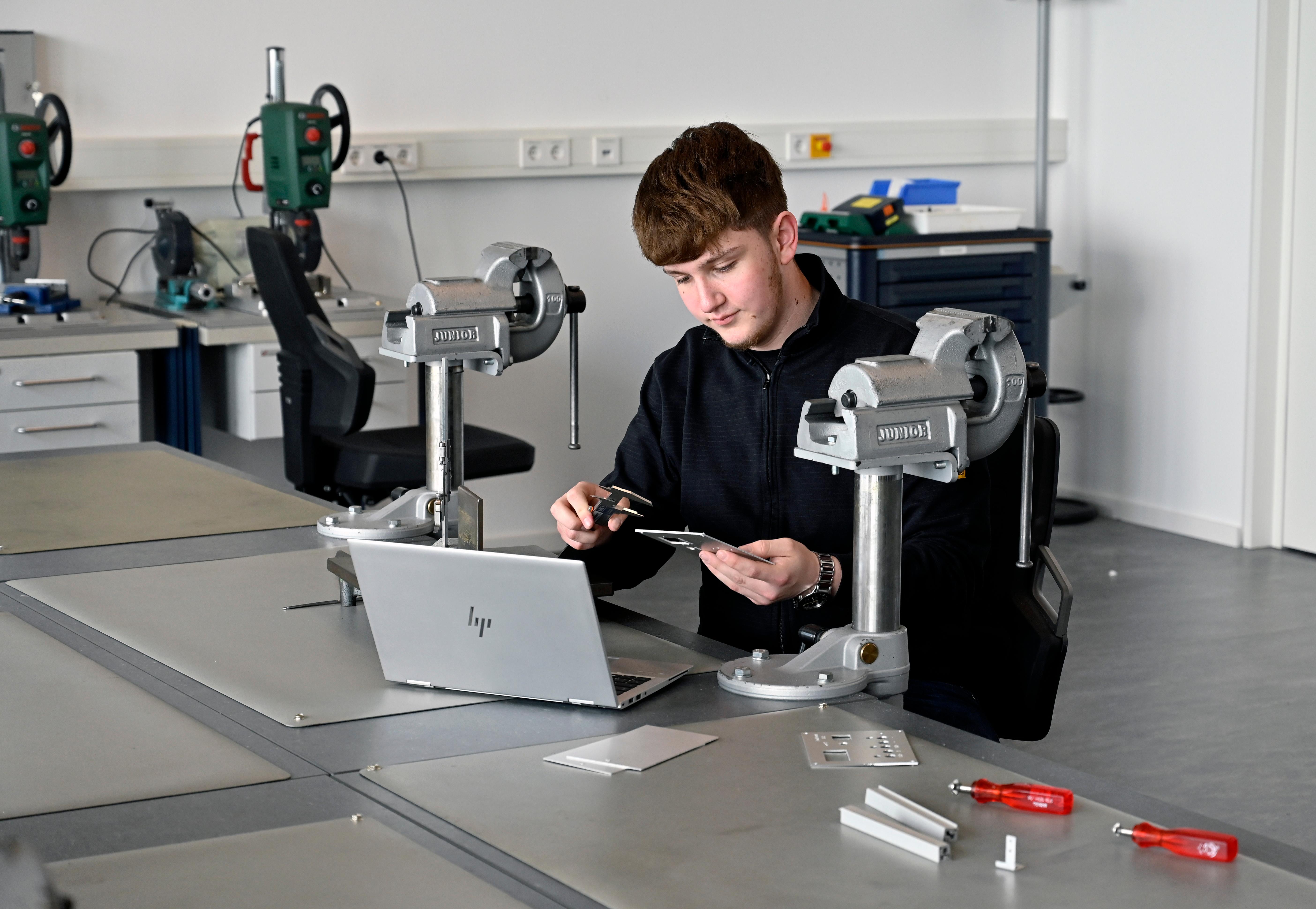 In unterschiedlich ausgestatteten Ausbildungsräumen können die unterschiedlichsten Fertigkeiten geschult und geübt werden.  