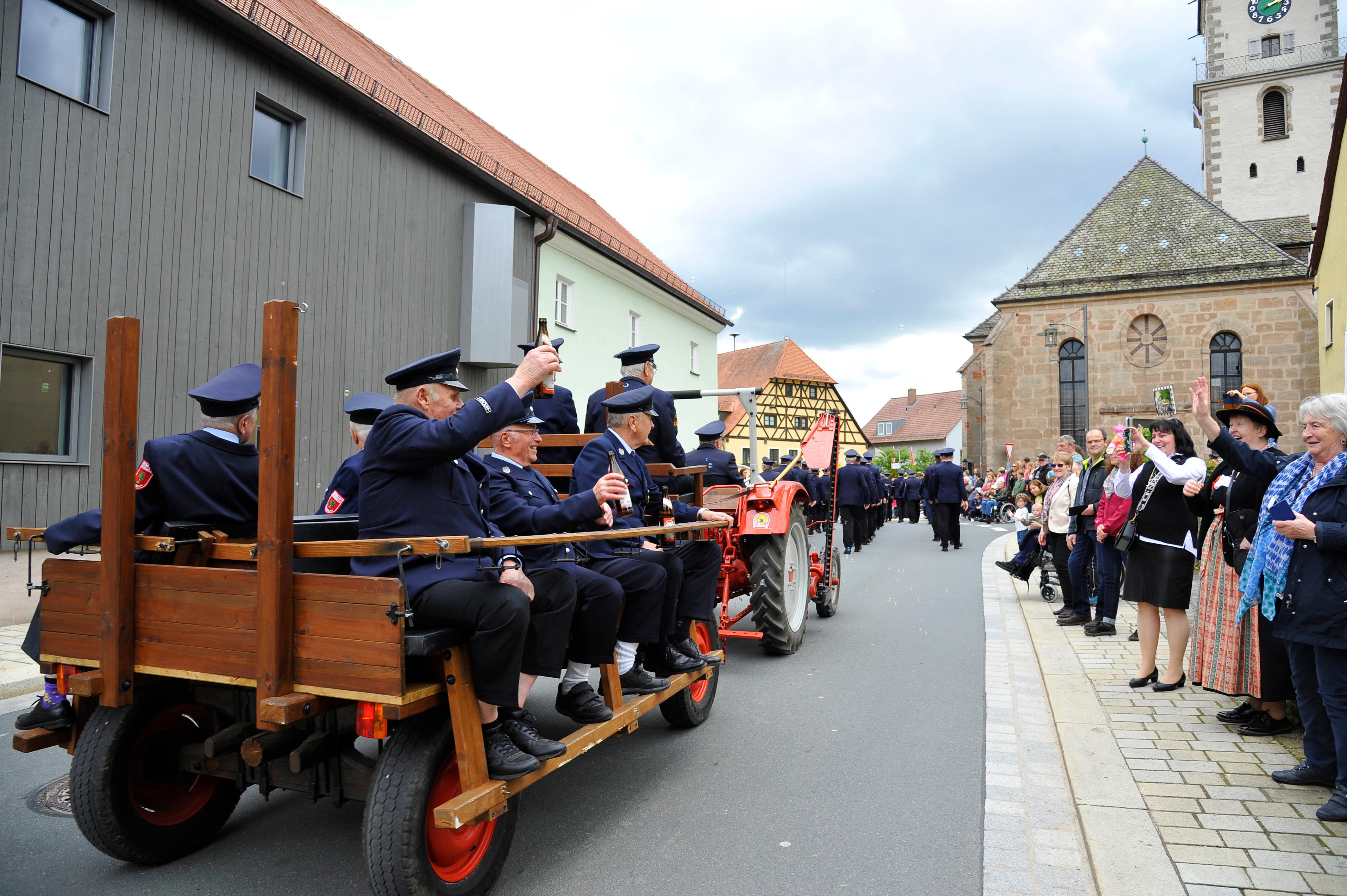 150 Jahre Feuerwehr Pyrbaum Der Festzug konnte sich sehen lassen