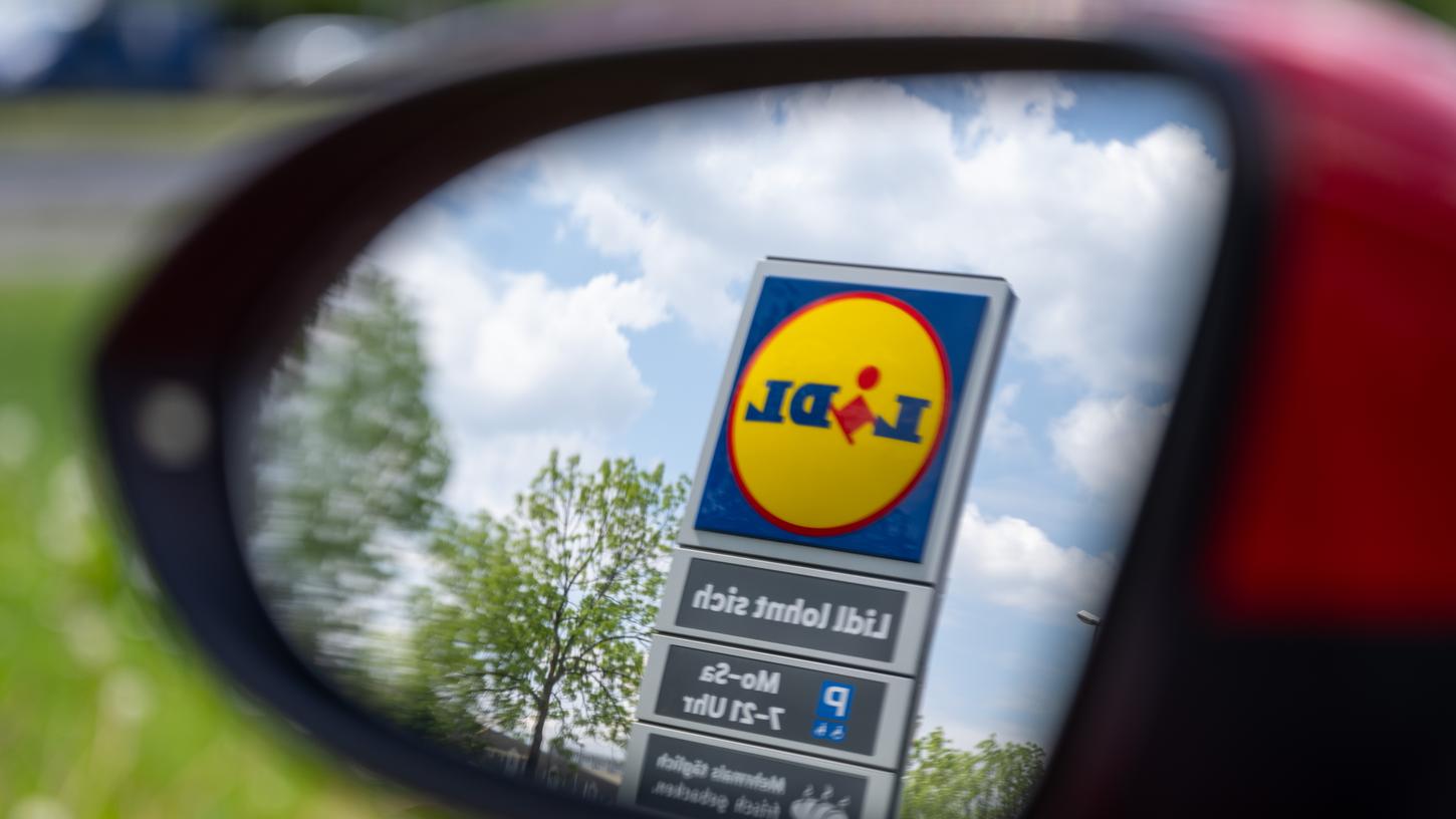 Ein 73-Jähriger hatte auf einem Lidl-Parkplatz in Düsseldorf eine Minute zu lange geparkt - und sollte dafür eine Strafe zahlen. (Symbolfoto)