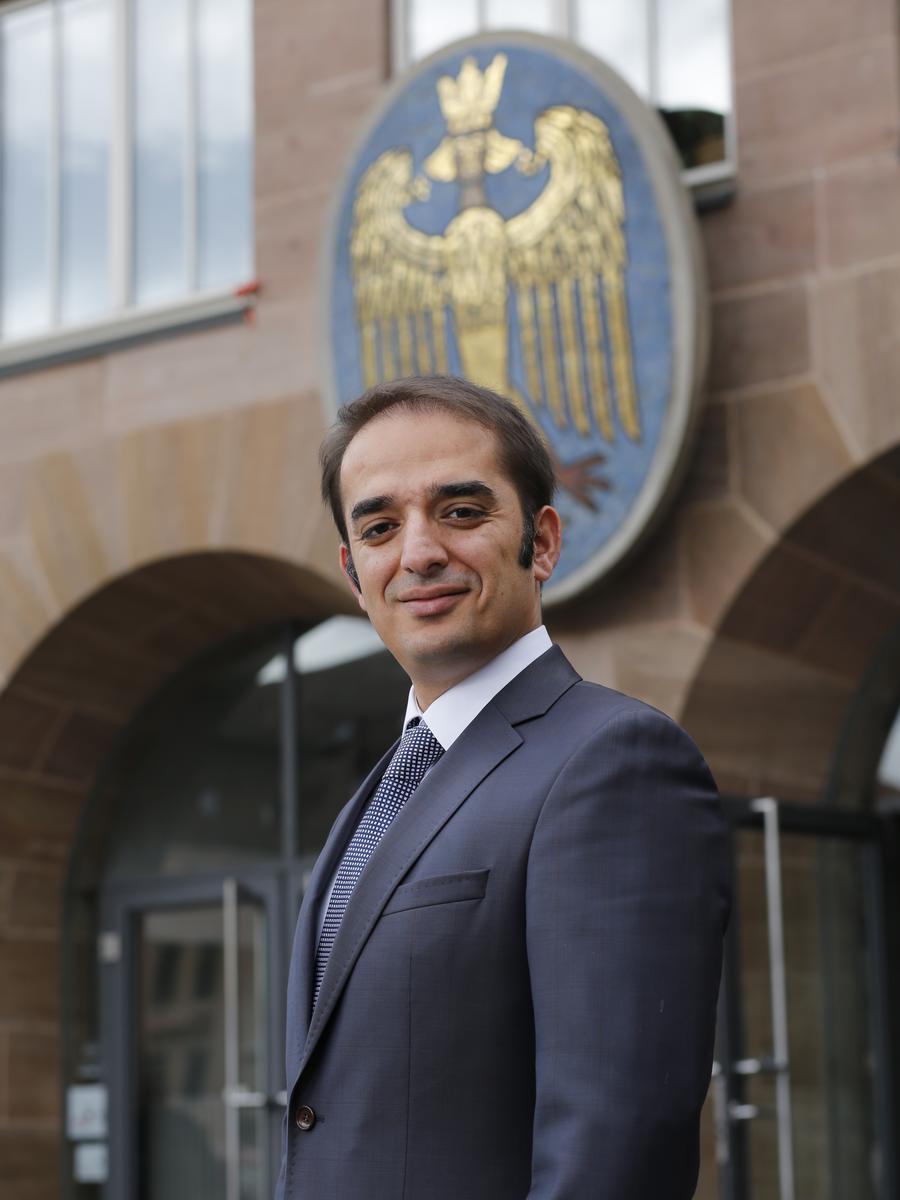 Schulleiter und Stadtrat Ümit Sormaz tritt in Nürnberg-West für die FDP an.