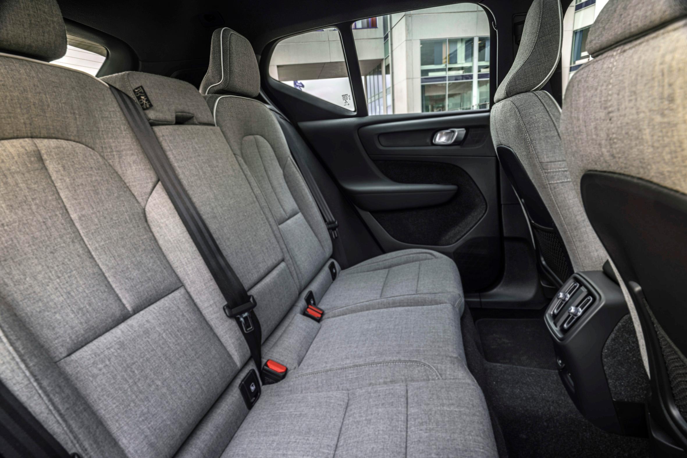 Tierfreunde dürften wohlwollend zur Kenntnis nehmen, dass keinerlei Leder verarbeitet wird.