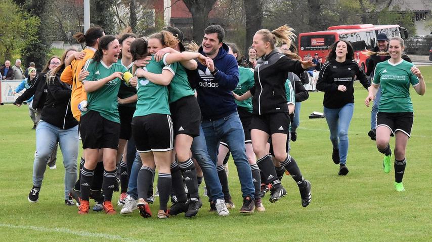 Am 1. Mai bejubelte die SG Bergen den erstmaligen Sieg im Fußball-Kreispokal. Am 1. Mai bejubelte die SG Bergen den erstmaligen Sieg im Fußball-Kreispokal.