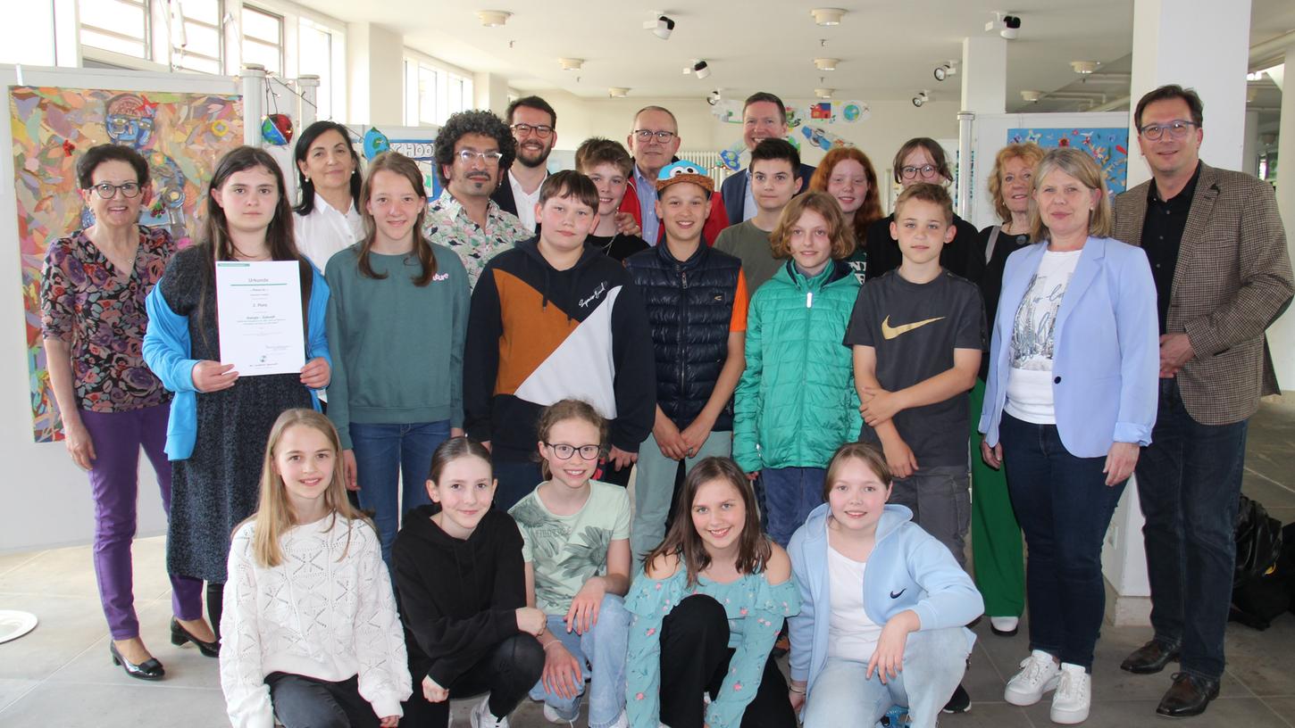 Die Schülerinnen und Schüler der Klasse 6c des Gymnasiums Pegnitz, begleitet von ihrem Kunstlehrer Dr. Ramón Rodríguez, erhielten den 2. Preis.