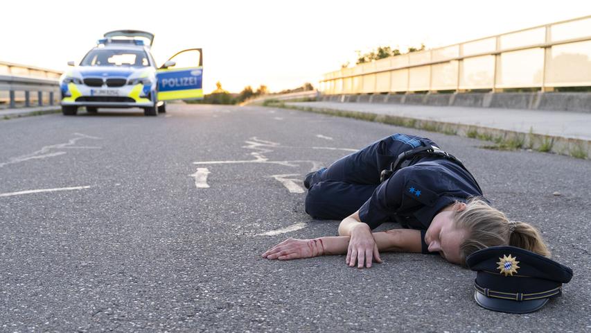 Eine Verkehrskontrolle vor den Toren Münchens endet für eine junge Polizeibeamtin tödlich. 