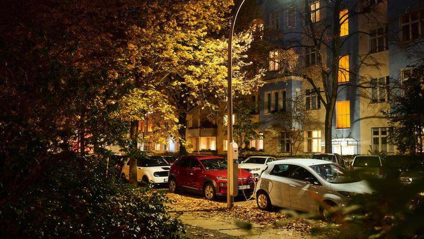 Anderer Ansatz: Laden an der Straßenlaterne. Anderer Ansatz: Laden an der Straßenlaterne.