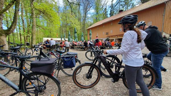 Beliebtes Ausflugsziel im Stadtwald ist der Felsenkeller mit seinem angrenzenden Biergarten...