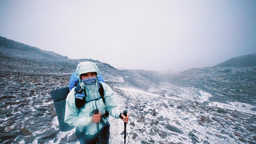 Der John Gardner Pass ist einer der höchsten Punkte des Nationalparks (1200m über dem Meeresspiegel) und verlangt uns allen einiges ab. Dauerregen, eisiger Schneesturm, Hagel - die Überquerung ist alles andere als ein Kinderspiel. 