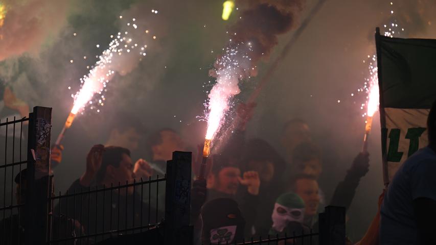 Feuerwerk - aber nur auf den Rängen: Fürths Festtagsdämpfer im hohen Norden in Bildern