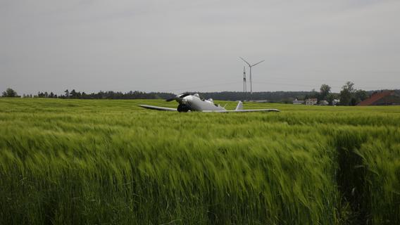 Schrecksekunde in Mittelfranken: Ultraleichtflugzeug muss bei Ansbach notlanden