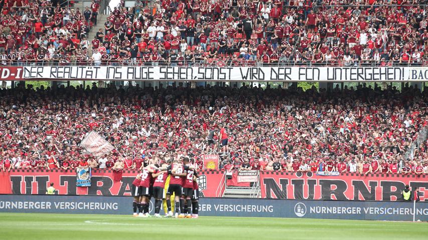 FCN-Abstiegskampf gegen Hansa in Bildern: Club-Ultras mit deutlicher Botschaft