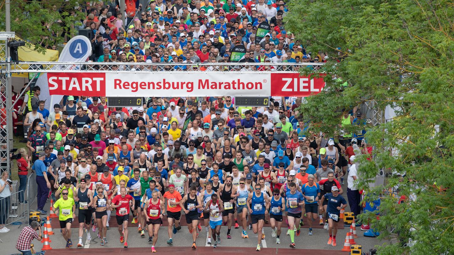 Für tausende Läufer und Läuferinnen ging es am Sonntag beim Marathon durch die Regensburger Innenstadt.