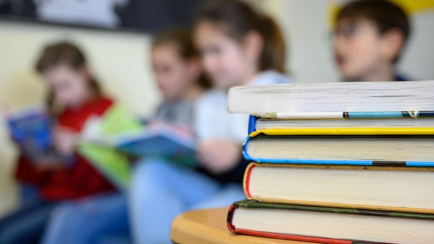 Der Anteil der Kinder mit großen Leseschwierigkeiten ist alarmierend hoch, heißt es in der Studie. Der Rückstand kann sich auf viele Schulfächer auswirken. Der Anteil der Kinder mit großen Leseschwierigkeiten ist alarmierend hoch, heißt es in der Studie. Der Rückstand kann sich auf viele Schulfächer auswirken.