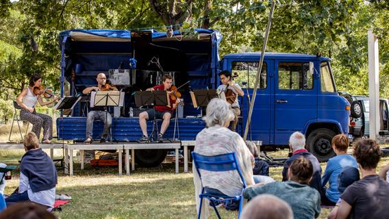 Jazz, Klassik und Theater für alle: Das Kultur-Mobil "Blauer Eumel" macht Station in Mittelfranken