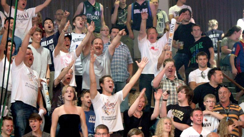 Die Basketball-Fans in der Halle singen immer und
 immer wieder nur drei Buchstaben: „MVP, MVP“.