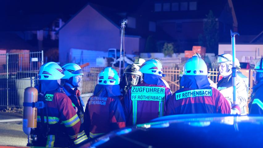 Nürnberger Land: Dachstuhl gerät in Brand, Feuerwehr verhindert Schlimmeres