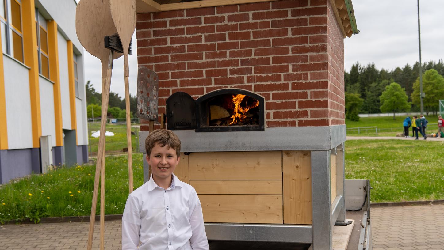 Philipp Lastinger baute einen Pizzaofen.