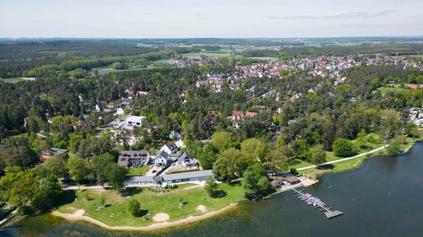 Das Luftbild zeigt den Dechsendorfer Weiher