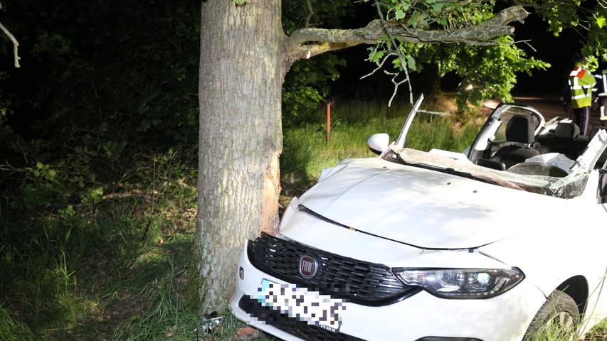 Auto gegen Baum geprallt: Rettungshubschrauber im Landkreis Fürth im Einsatz