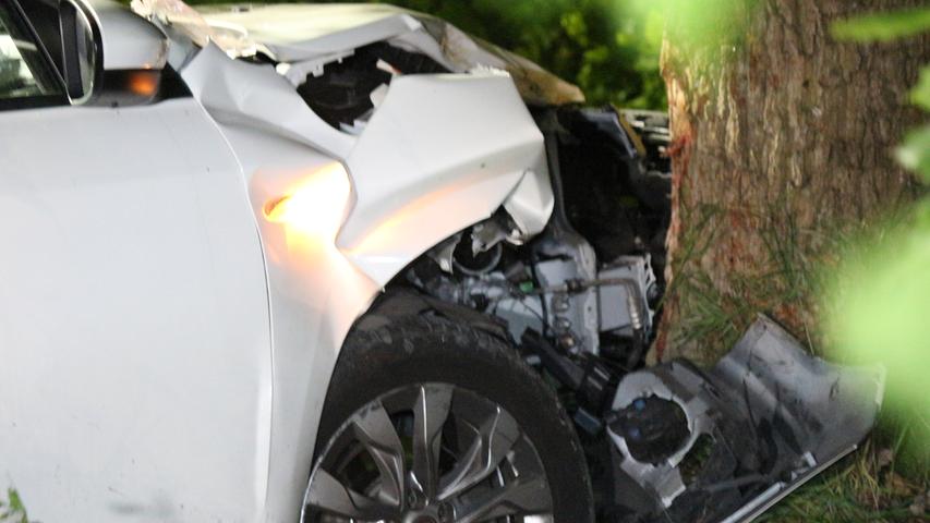 Auto gegen Baum geprallt: Rettungshubschrauber im Landkreis Fürth im Einsatz