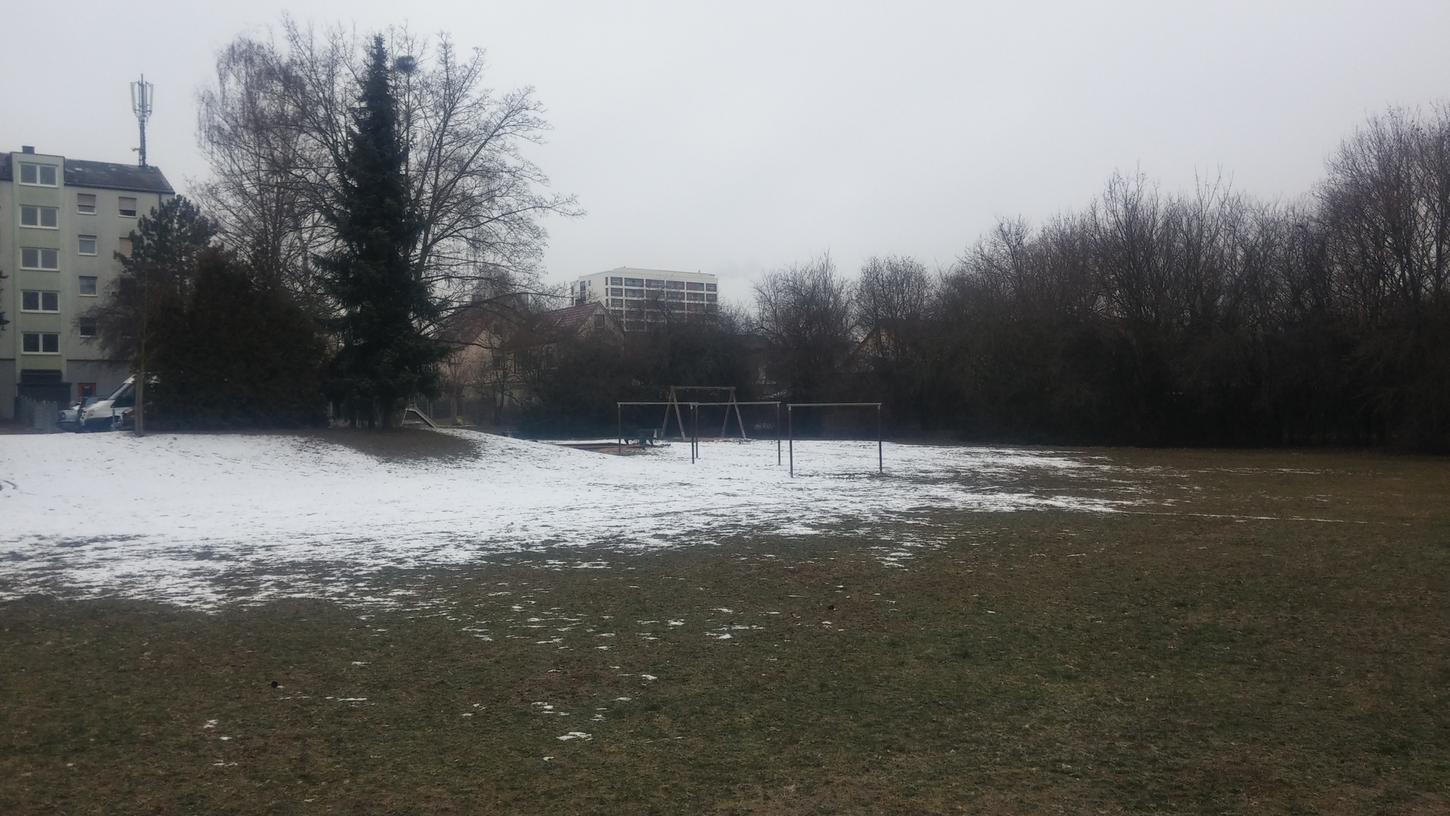 Hier, an der Feldstraße in Fürth, befand sich einst das Sportgelände des MTV Fürth. Die Aufnahme zeigt das Areal im Jahr 2019 vor der weiteren Bebauung. Hier, an der Feldstraße in Fürth, befand sich einst das Sportgelände des MTV Fürth. Die Aufnahme zeigt das Areal im Jahr 2019 vor der weiteren Bebauung.