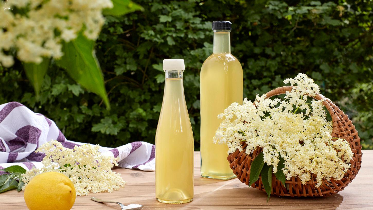 Wie Sie Holunderblüten-Sirup verwenden und wie Sie ihn selber machen, erfahren Sie hier.