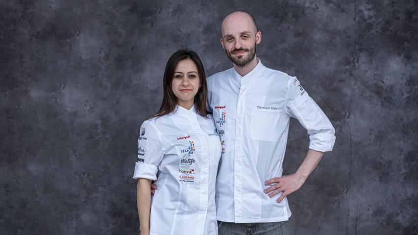 Sie haben es ins Finale zum "Koch des Jahres 2023" geschafft: Entihal Khatib und ihr Kollege Christoph Ehler aus dem Leonardo Royal Hotel in Nürnberg. Sie haben es ins Finale zum "Koch des Jahres 2023" geschafft: Entihal Khatib und ihr Kollege Christoph Ehler aus dem Leonardo Royal Hotel in Nürnberg.