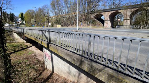 Monatelange Vollsperrung: Fürth packt Abriss und Neubau der Brücke über die Farrnbach an