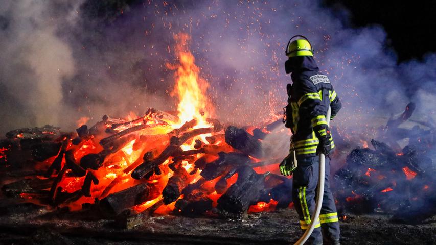 Wegen einer hohen Munitionsbelastung herrscht teilweise Lebensgefahr im Tennenloher Forst. Ein neues Waldbrandkonzept könnte Teil einer Lösung sein. Wegen einer hohen Munitionsbelastung herrscht teilweise Lebensgefahr im Tennenloher Forst. Ein neues Waldbrandkonzept könnte Teil einer Lösung sein.