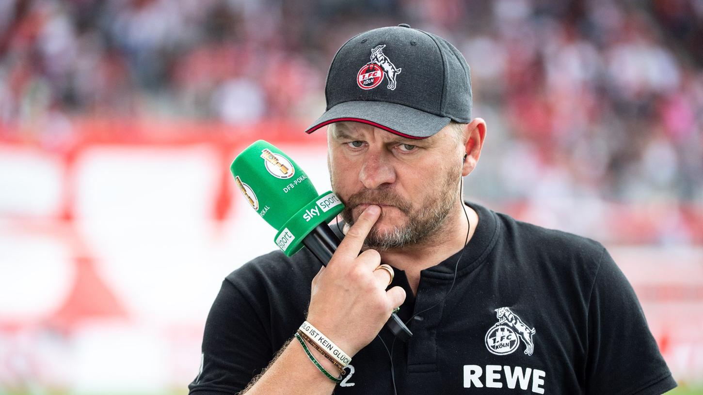 Kölns Trainer Steffen Baumgart ist mit vielen Fragen der Journalisten nicht immer einverstanden.