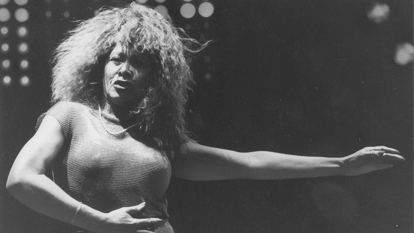 1990 kehrte Tina Turner nach Nürnberg zurück: Am 10. Juni 1990 tritt sie open air auf dem Zeppelinfeld auf - im Rahmen ihrer "Foreign Affair"-Welttournee.