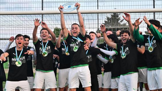 Die Kleeblatt-U19 steigt in die Bundesliga auf: Alle Fotos von der Feier nach dem 1:0 gegen Würzburg