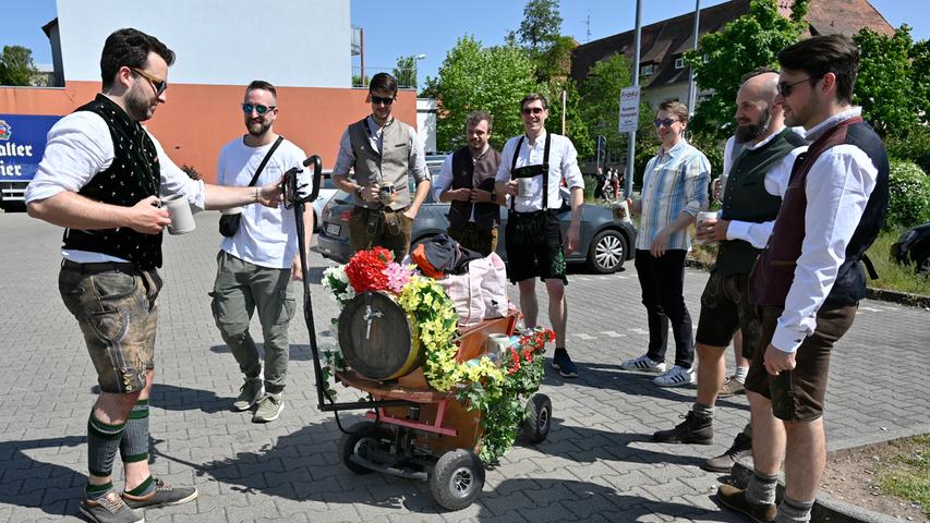Die Bergkirchweih 2023 beginnt: Erlangen glüht vor beim traditionellen Kastenlauf