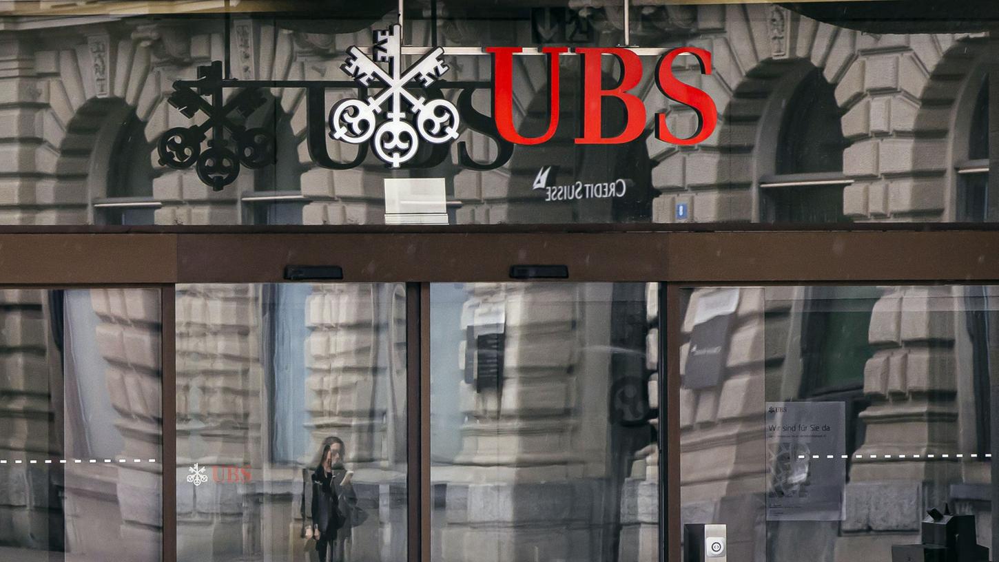 Die EU-Kommission sieht keine Bedenken bei der Übernahme von Credite Suisse durch UBS.