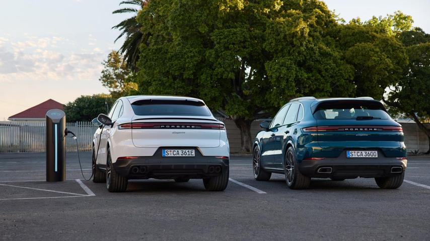 Zwei Mal Porsche Cayenne: Links das Coupé, rechts das SUV.
