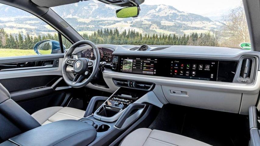 Cayenne-Cockpit: Eigener Bildschirm für den Beifahrer. Cayenne-Cockpit: Eigener Bildschirm für den Beifahrer.