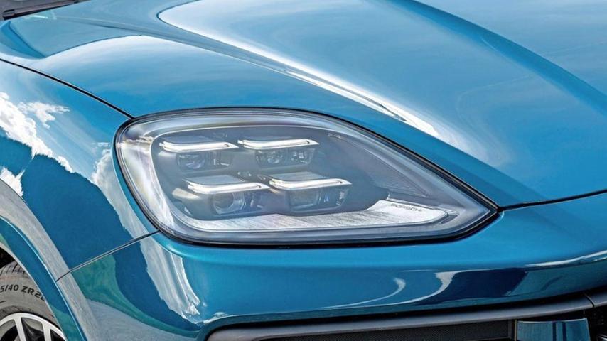 Kein Blender: Hinter den neuen HD-Matrix-LED-Scheinwerfer steckt eine hochkomplexe Technik, die Helligkeit der Module richtet sich nach der Fahrsituation und lässt sich in mehr als 1000 Stufen regeln. Kein Blender: Hinter den neuen HD-Matrix-LED-Scheinwerfer steckt eine hochkomplexe Technik, die Helligkeit der Module richtet sich nach der Fahrsituation und lässt sich in mehr als 1000 Stufen regeln.