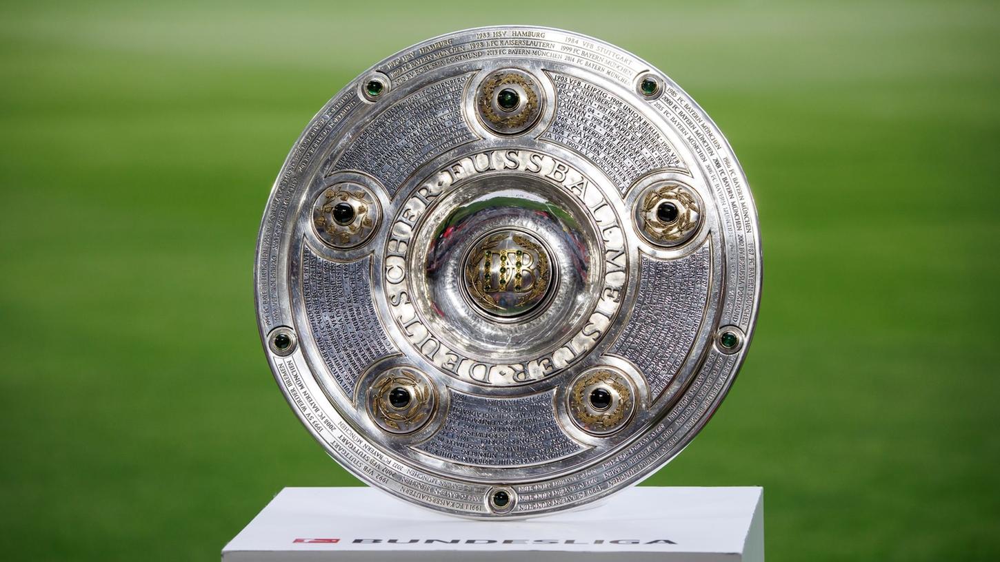 Wer holt sich am 34. Spieltag die Meisterschale? Der BVB oder die Bayern? Wer holt sich am 34. Spieltag die Meisterschale? Der BVB oder die Bayern?