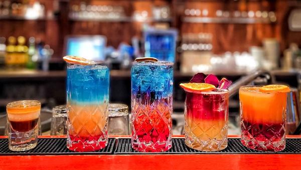 Seit 2005 gibt es den Spanier in der Nürnberger Innenstadt, Adlerstraße 22. Wer günstig einen der Cocktails probieren möchte, der ist in der Happy Hour täglich von 17 bis 19 Uhr gut aufgehoben, hier gibt es alle Cocktails zum halben Preis. Für Nachtschwärmer ist die tägliche Fiesta Espanola ab 23 Uhr interessant - alle Tapasitos Favourite Cocktails kosten dann die Hälfte. Die Minze für Cocktails kommt aus einem eigenen Garten im Knoblauchsland.