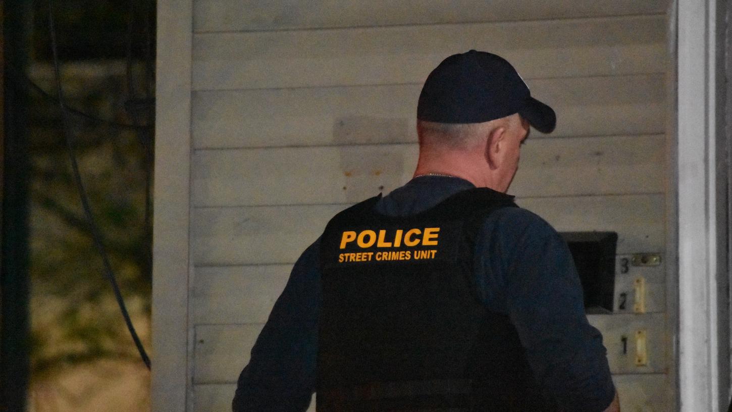 Der Schuss auf den Elfjährigen ist laut "Washington Post" ein weiteres Beispiel aus jüngster Zeit, bei dem die Polizei auf Notrufe reagierte und dann ohne Grund oder an der falschen Adresse das Feuer eröffnete. (Symbolbild) Der Schuss auf den Elfjährigen ist laut "Washington Post" ein weiteres Beispiel aus jüngster Zeit, bei dem die Polizei auf Notrufe reagierte und dann ohne Grund oder an der falschen Adresse das Feuer eröffnete. (Symbolbild)
