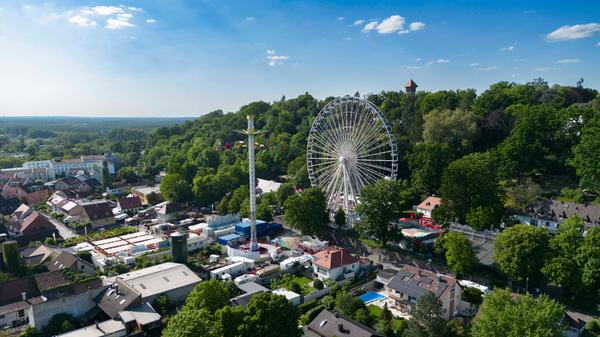 Was im Jahr 1755 im Kleinen mit einem Vogelschießen und einem Pfingstmarkt begann, ist mittlerweile eines der größten Volksfeste Bayerns.