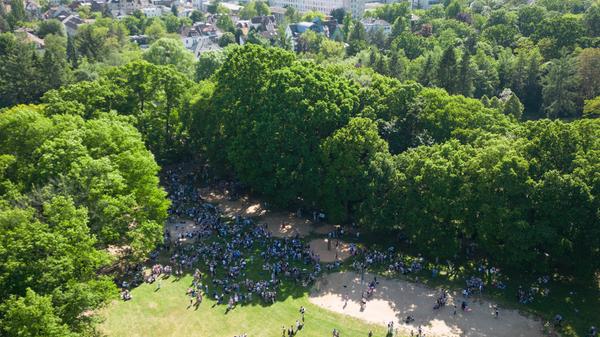Die Party für junge Erlangerinnen und Erlanger findet zur Bergkirchweih eher am Bürgermeistersteg als am Burgberg statt.