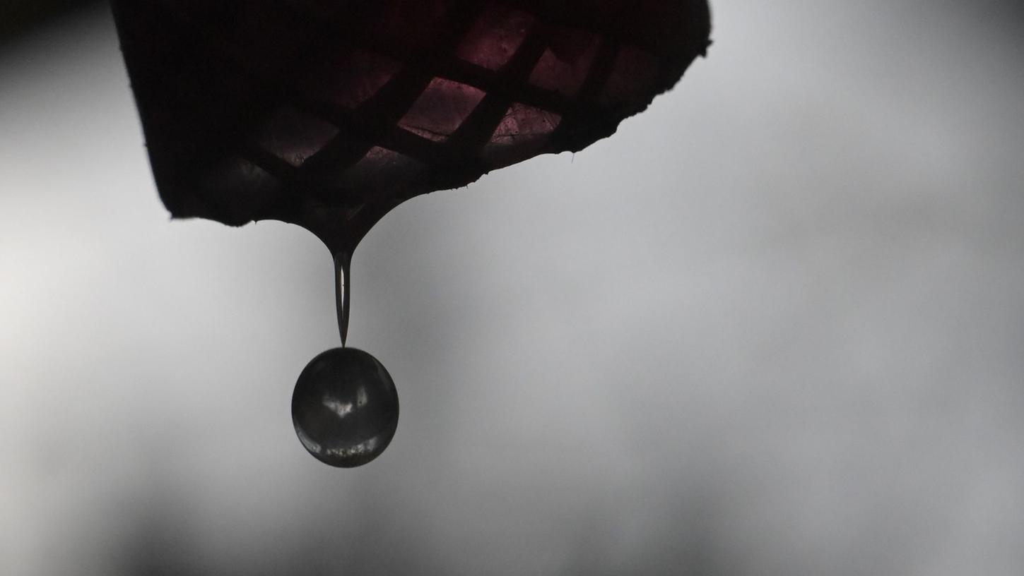 Das Tiefengrundwasser im überdeckten Sandsteinkeuper regeneriert sich nur sehr langsam und hat damit ein hohes Grundwasseralter. Es enthält Anteile, die vor mehreren Jahrzehnten, Jahrhunderten oder Jahrtausenden gebildet wurden. Bei oberflächennahen Grundwasservorkommen liegt das Alter hingegen im Bereich von Monaten und Jahren bis hin zu wenigen Jahrzehnten. Das Tiefengrundwasser im überdeckten Sandsteinkeuper regeneriert sich nur sehr langsam und hat damit ein hohes Grundwasseralter. Es enthält Anteile, die vor mehreren Jahrzehnten, Jahrhunderten oder Jahrtausenden gebildet wurden. Bei oberflächennahen Grundwasservorkommen liegt das Alter hingegen im Bereich von Monaten und Jahren bis hin zu wenigen Jahrzehnten.
