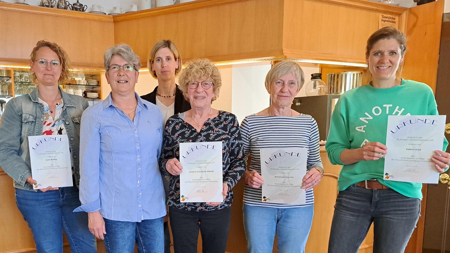 Ehrungen beim MTV Pegnitz: Katrin Brütting, Ute Nickel, Katrin Reichenberger, Johanna Schoberth, Annemarie Raschke und Kathrin Groß (von links). 