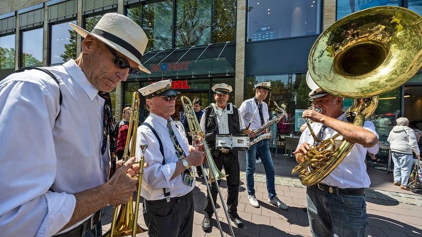 Eingrooven auf der Freiheit: Die "New Orleans Rhythm Brass Band" spielt sich warm.