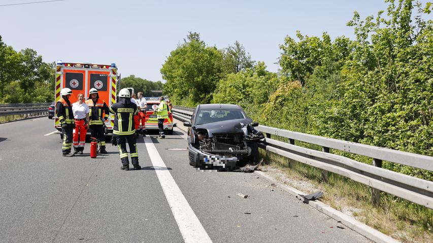 Verkehrsunfall auf B8 im Landkreis Fürth: 81-Jähriger schwer verletzt