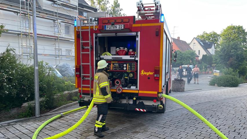 Gegen 19.30 stand eine dichte Rauchsäule über Markt Wilhermsdorf, wo gerade Pfingstkirchweih gefeiert wird. Viele Menschen sahen den Rauch und waren beunruhigt. 