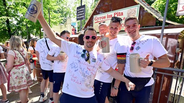 Das Altstädter Schießhaus füllt sich früh.