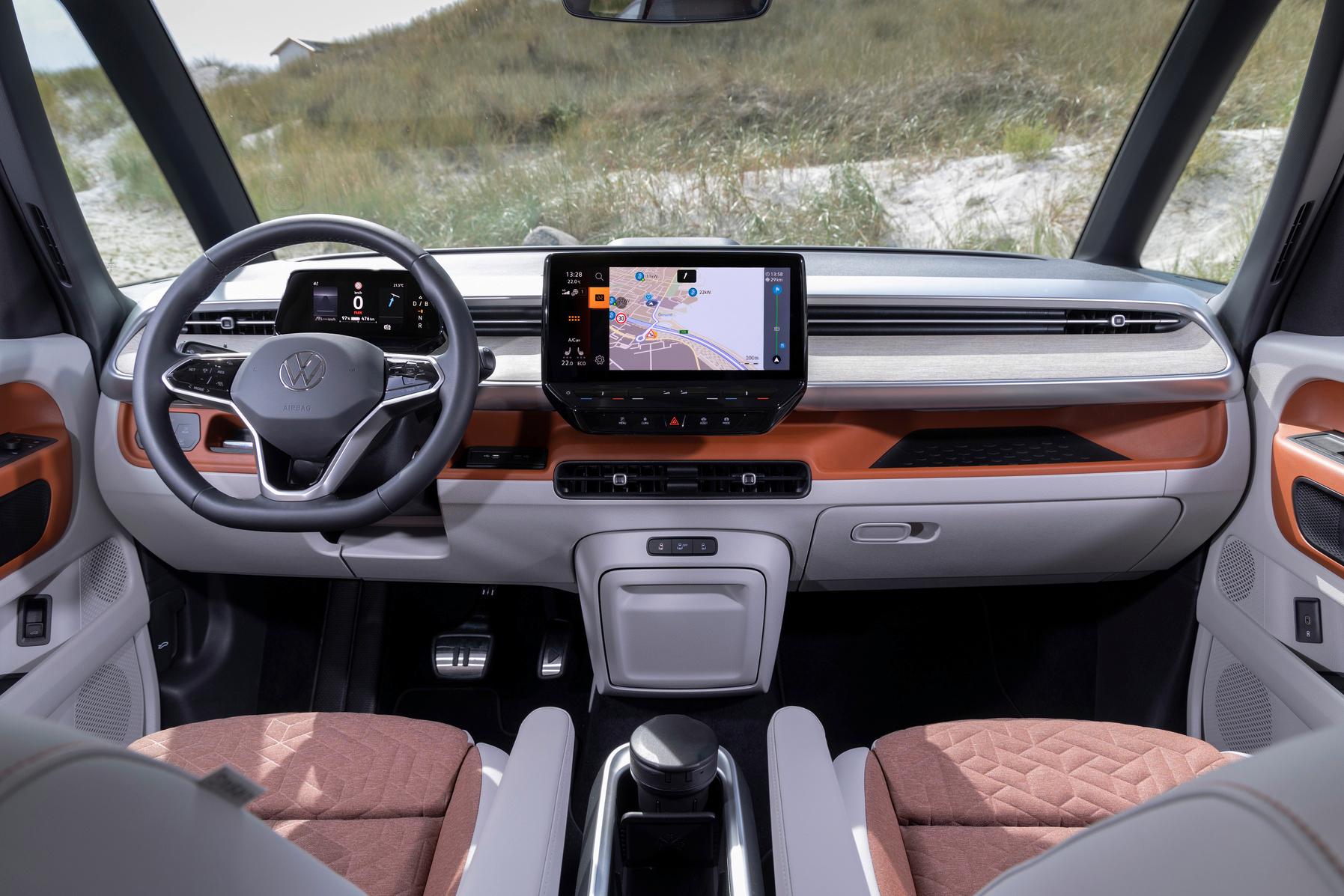 Das nahezu vollständig durchdigitalisierte Cockpit hingegen hat gar nichts Nostalgisches.