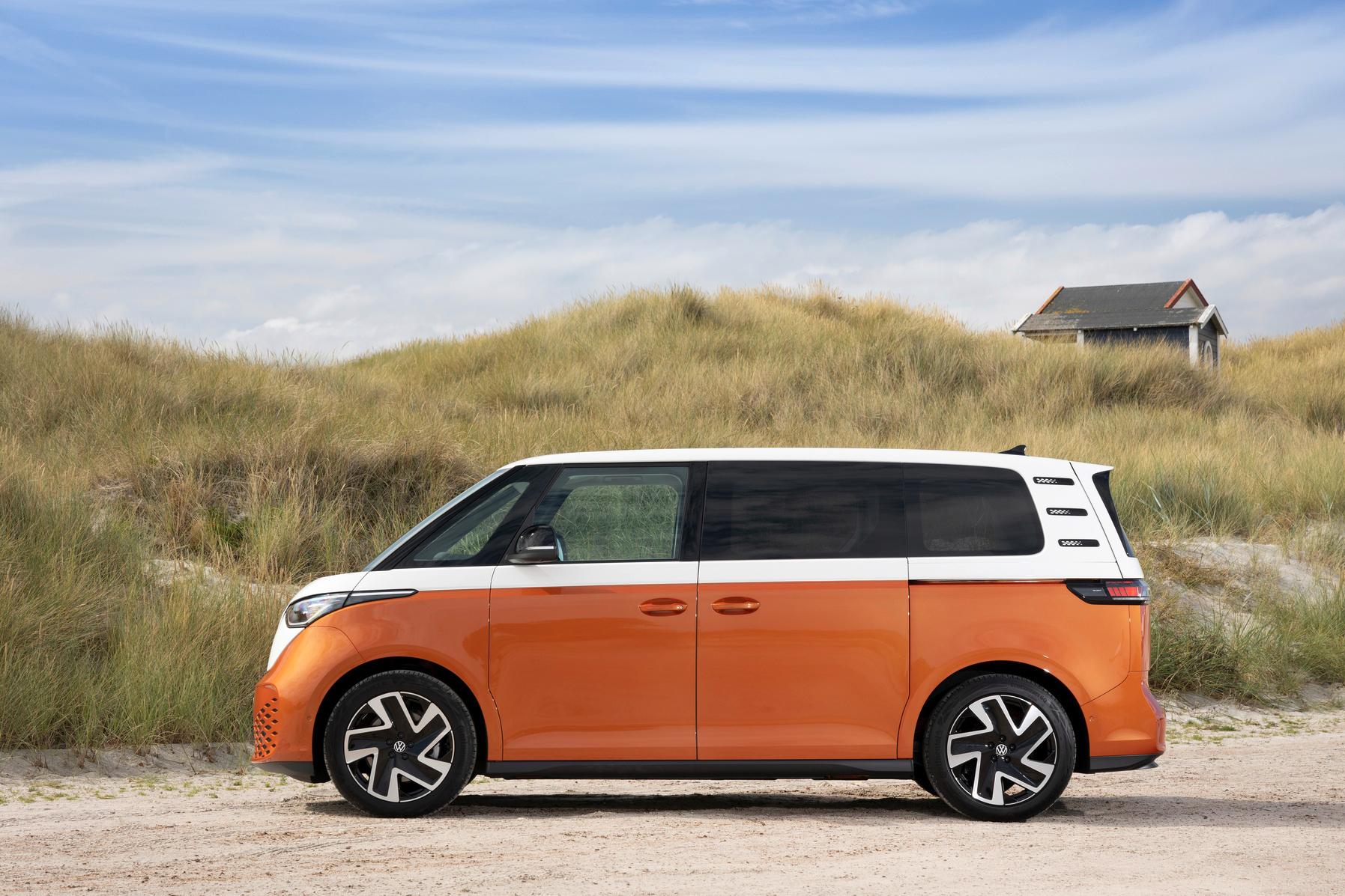 Der große Stromer ist beidseitig mit Schiebetüren ausgestattet. Auf Wunsch öffnen und schließen sie elektrisch.