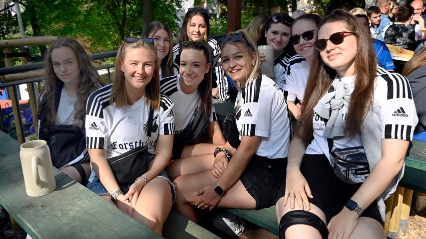 Spielerinnen der Frauenfußballmannschaft aus Dechsendorf.